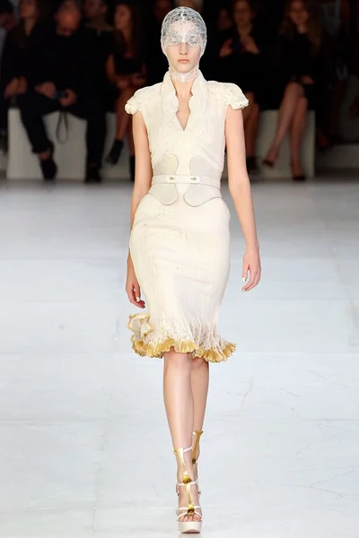 Look 2